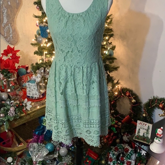 Dress - Picture 2 of 3